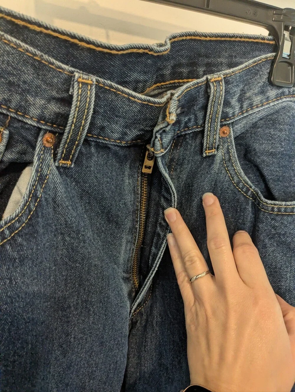 Set of 2 Men's Levi's Blue Jeans 550 W 34 L 30 & Amazon Essentials Black L 32